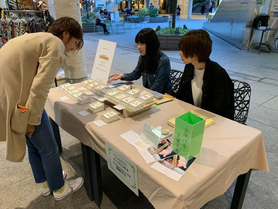 グラフィックコミュニケーションゼミ(藤巻ゼミ)『ろっけん市&』に出店
